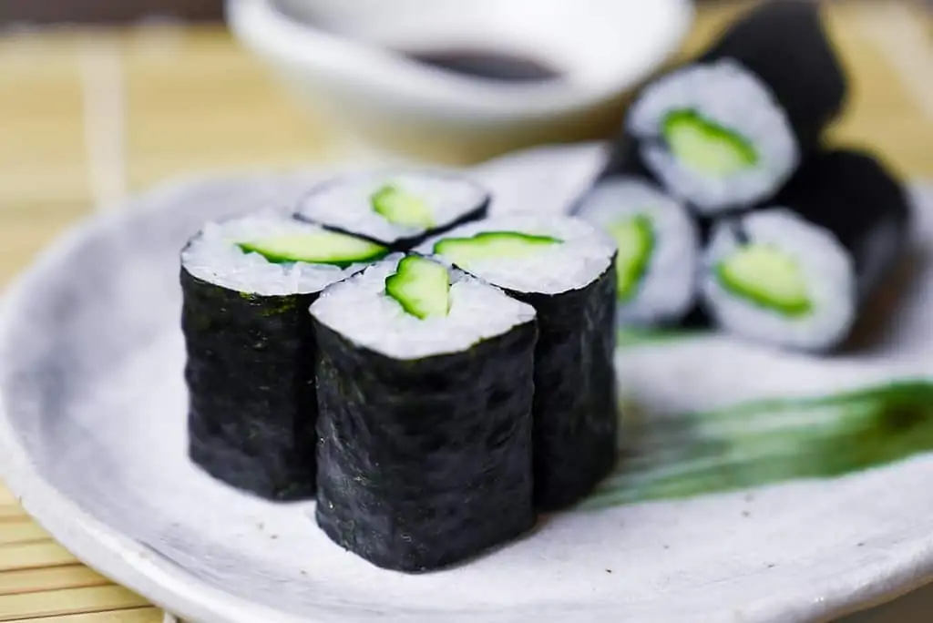 在正宗的回轉壽司店里用餐是種什么體驗？回轉壽司美食指南來了