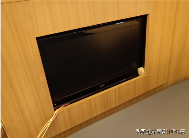 90后日本姑娘住香港10㎡“劏房”，蜗居虽小，却被整理得井井有条