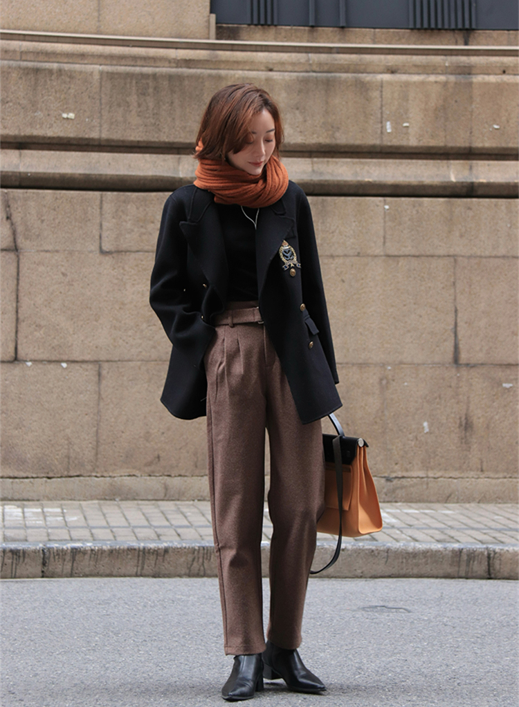 运动鞋不走俏了,今年流行这双短靴搭配裤子,高级时髦又显瘦