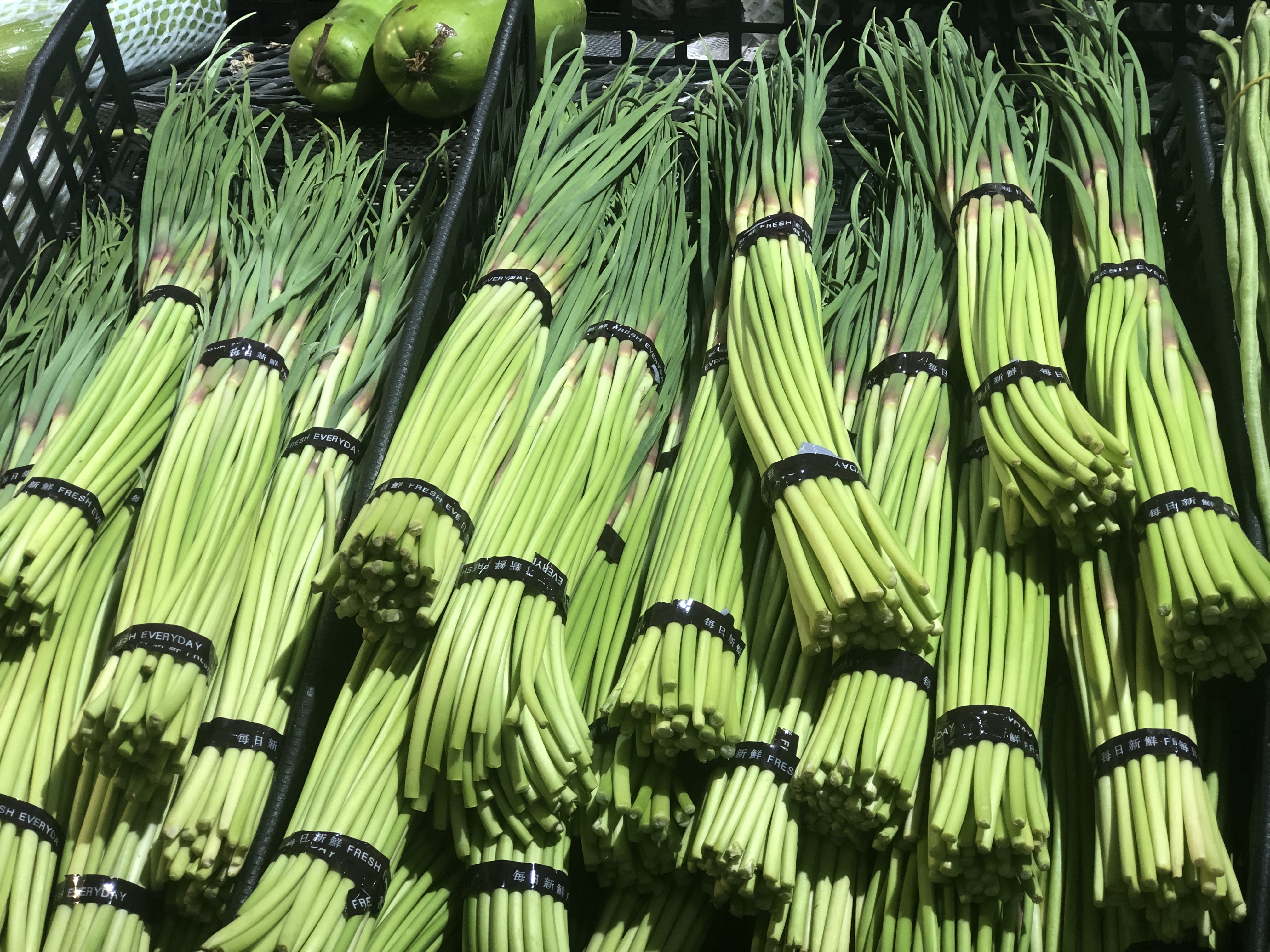 蒜薹和蒜苔有什么区别(买蒜苔时) - 百百科
