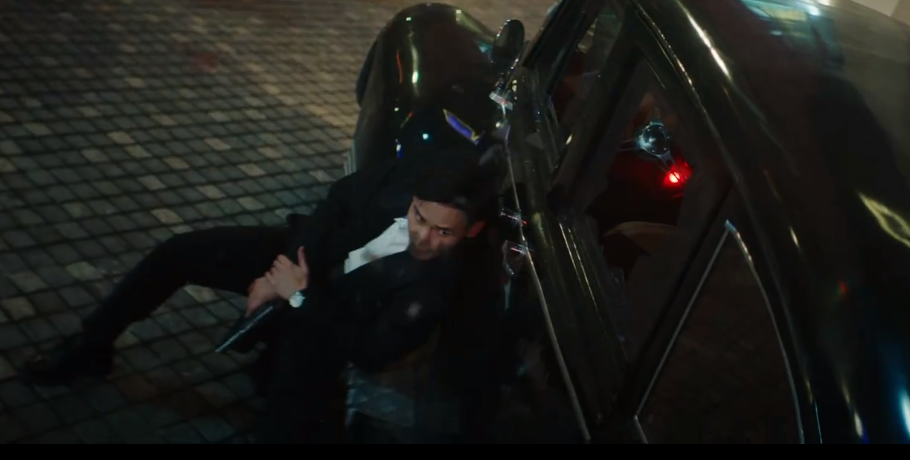 纹眉植发大红唇，手枪比肩迫击炮，想不到胡军还能接这种抗日神片