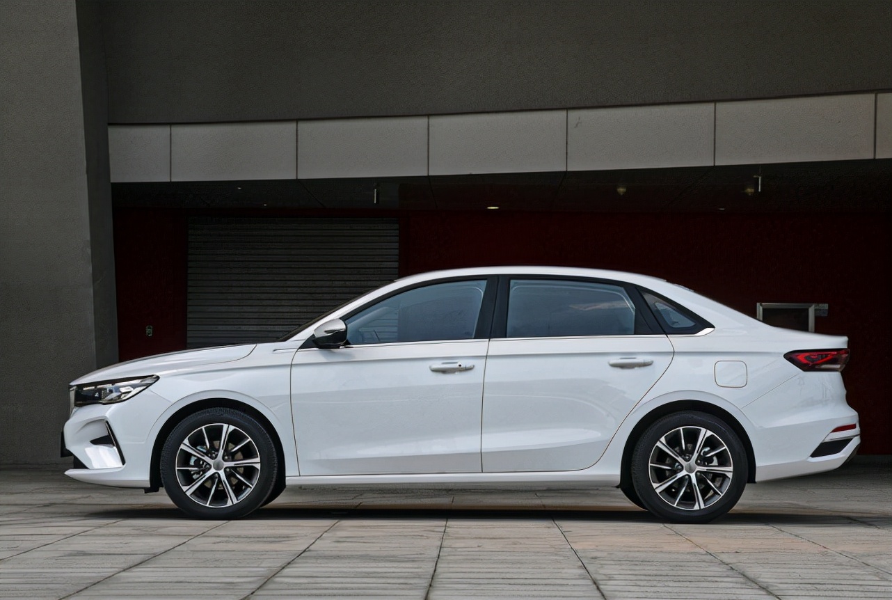 第4代吉利帝豪,实力过硬,口碑好,售价6.99~8.89万