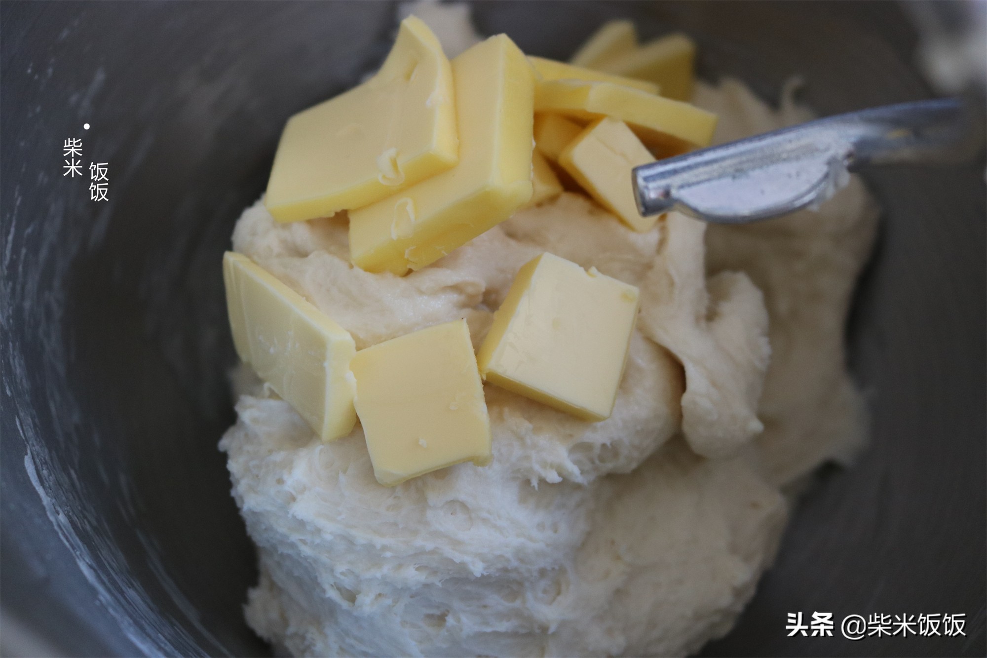 用普通食材，做最简单的吐司面包，香软拉丝，比买的好吃