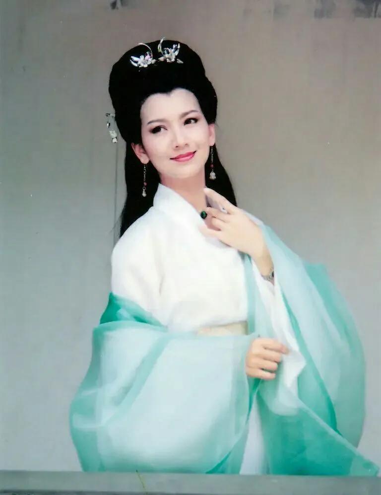 给最惊艳的“13位港姐”排个名：邱淑贞仅第4，张曼玉垫底了