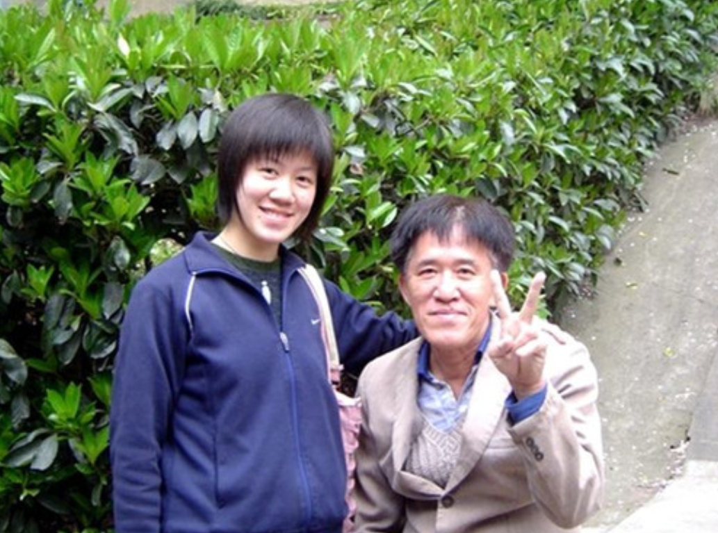 17年前，与瘫痪父亲相依为命，高考763分的广西女孩，现状如何？