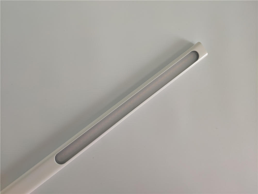 米家台灯经典再升级：全光谱灯珠+Ra95显色+语音可控