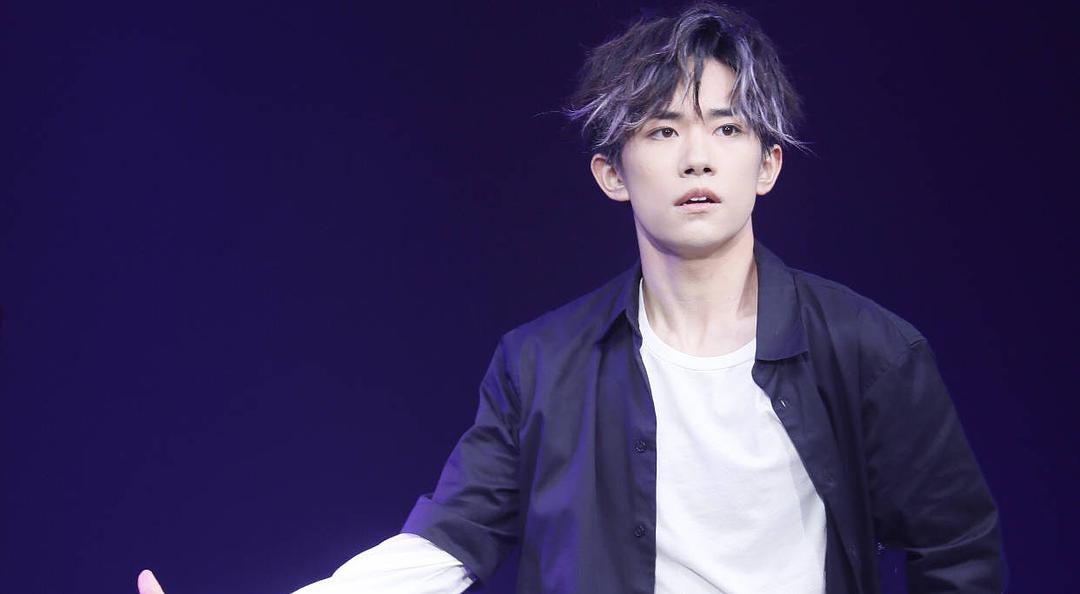 9年、4张牌“登顶”娱乐圈，易烊千玺“顶流之路”揭秘