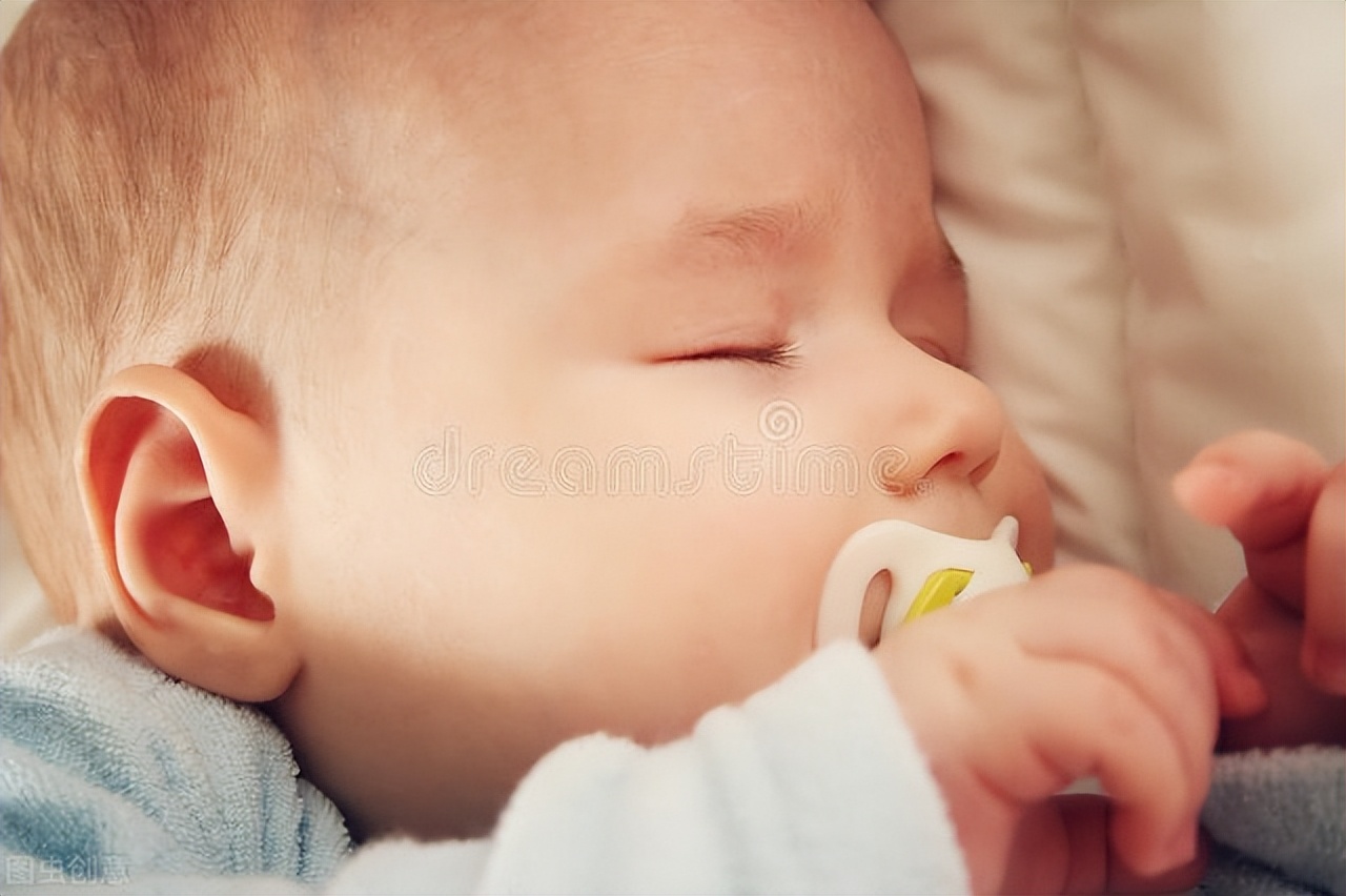 新生婴儿晚上不睡觉（宝宝不午睡）