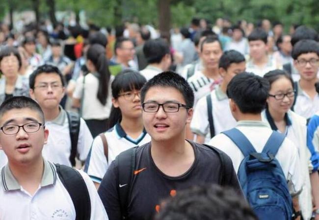 大学到底选择省外还是本省？想清楚以下四点，选择学校不纠结