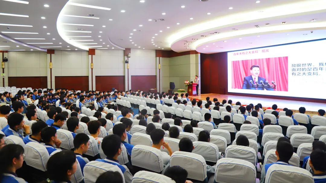 我校举办“百年未有之大变局与中华民族伟大复兴的中国梦”讲座