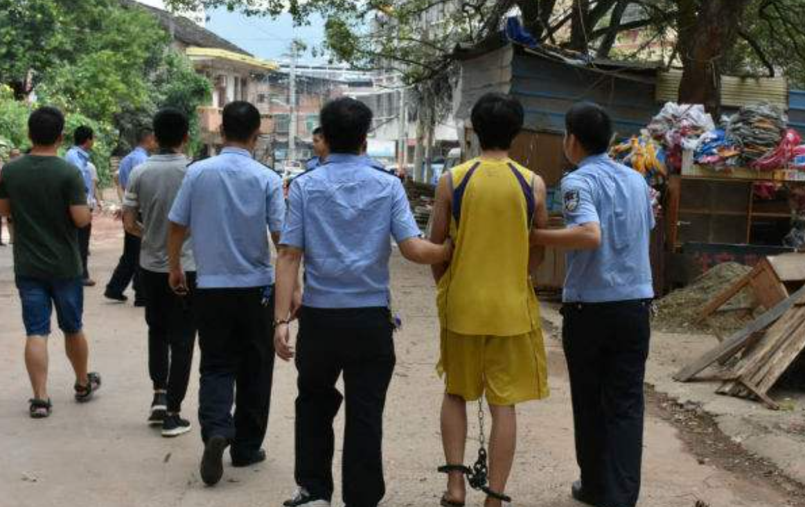 2009年，江西一高考状元抢银行10万被判10年，出狱再考入985名校