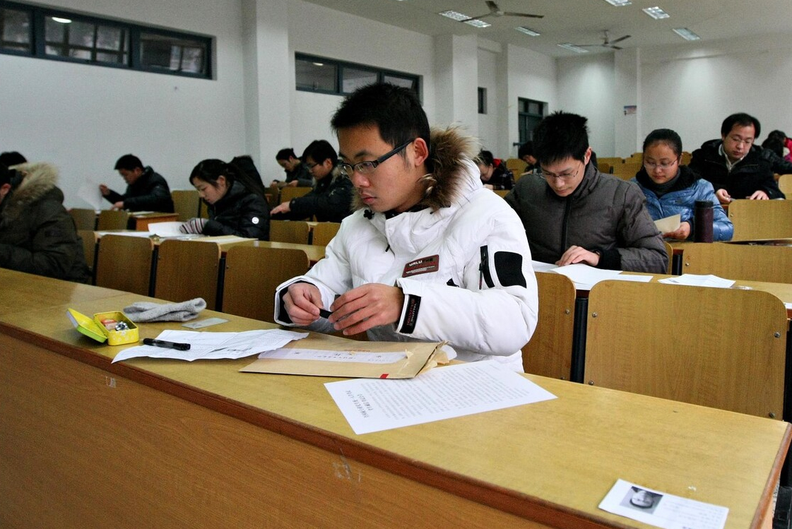 考研170分就能上“双一流”大学？看到专业学费后，考研人秒懂了