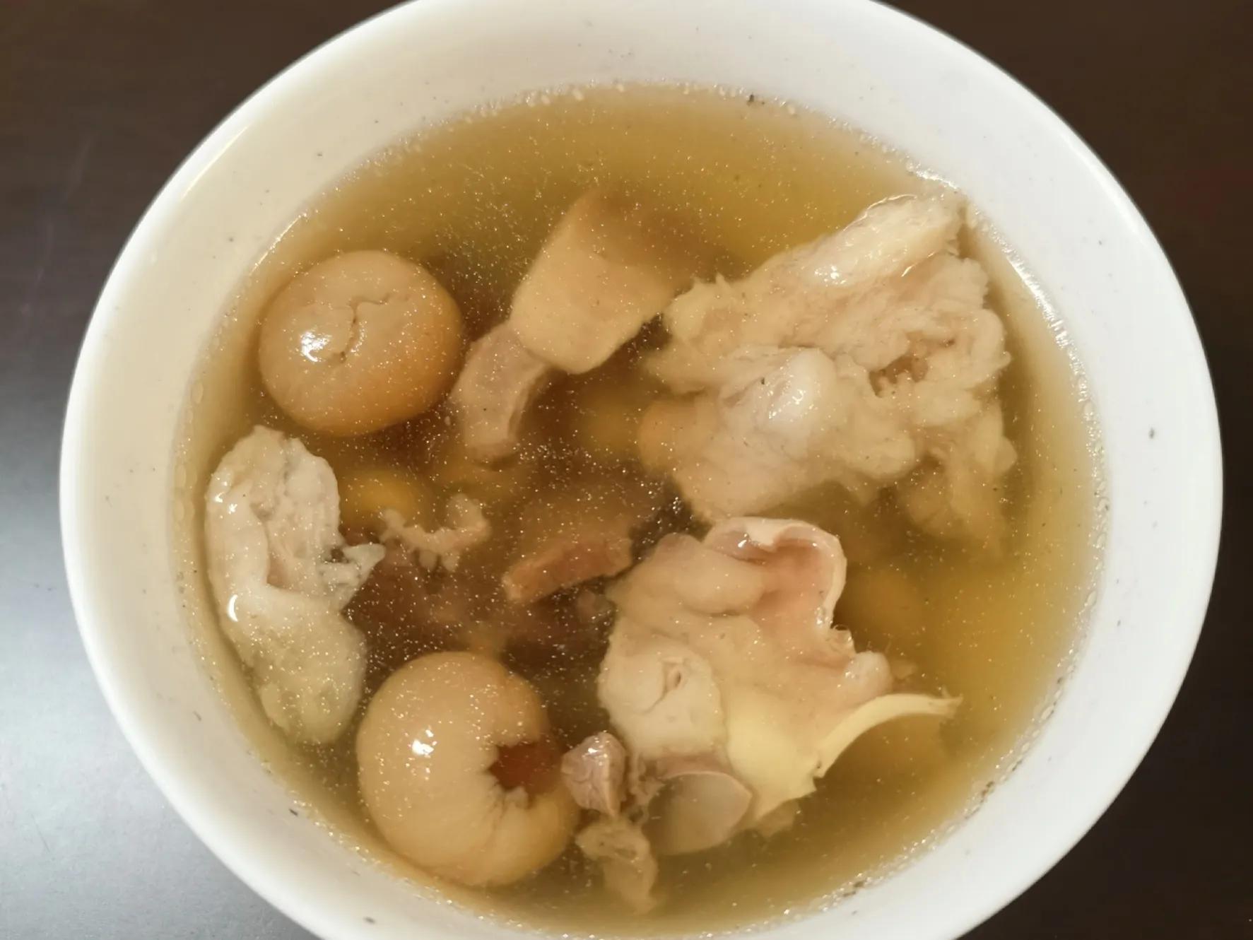 煲个淮山莲子猪心炖汤，小孩喝了直夸味道好