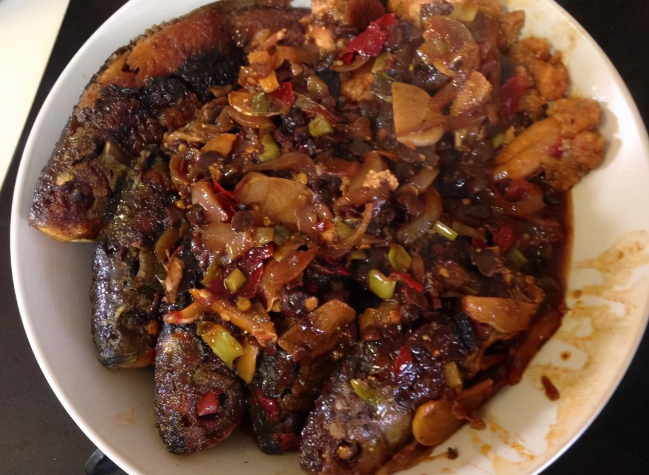 豆鼓鱼怎么做好吃(教你超简单的豆豉鱼四川做法)