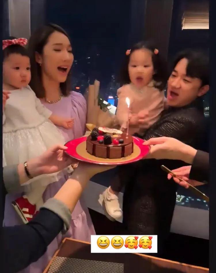 王祖蓝晒全家福为老婆李亚男庆生，大女儿抢着吹蜡烛模样超可爱