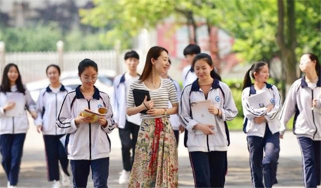 湖南高三女学霸戴宇菁：高考前夕白血病离世，遗嘱让师生泪目