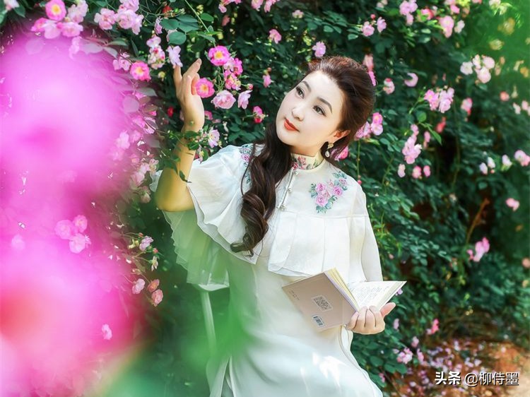 中年女性學(xué)起來，手機拍照掌握3個攝影技巧，瘦臉長腿輕松拍