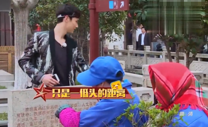 让人舔脚趾，当众凌辱学员，盘点那些令你难以想象的明星恶臭行为