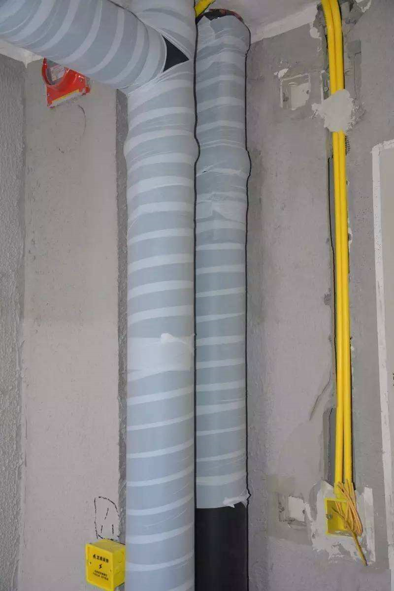 近些年出现了"规范",说挡住立管之前,需要在立管外面包一层隔音棉