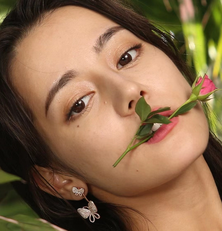 又一组热巴未修图曝光!方形脸痘痘肌,内娱颜值天花板滤镜粉碎