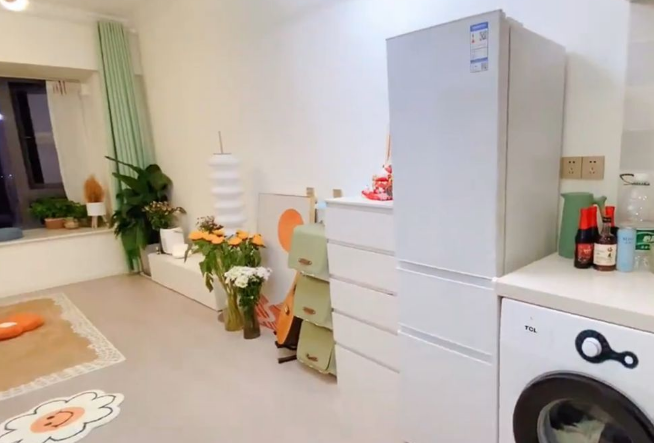 90后姑娘买下28㎡小家，卧室做到夹层里，把空间利用到极致