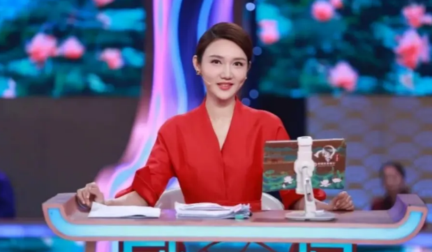至今未婚的8位央视主持人，最大的61岁最小的33岁，个个才华横溢