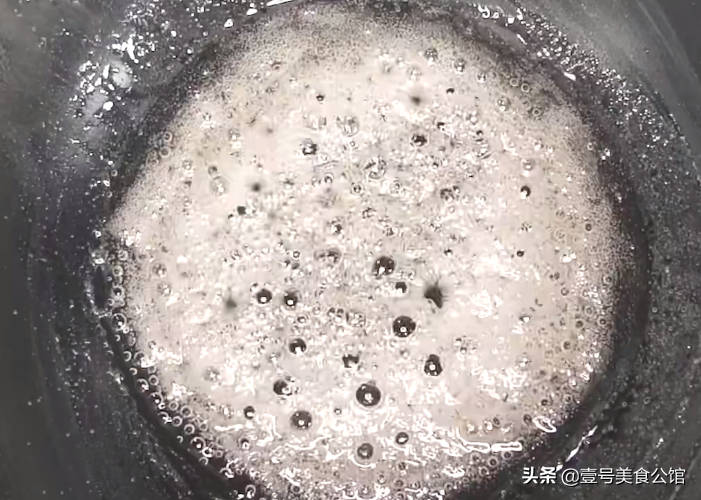 甜香味美的糖霜山楂球，简单3步就能吃，老少皆宜的甜品美食