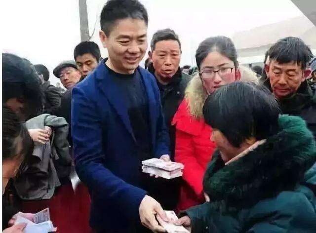 刘强东：考入名校上不起，村民凑钱让他读书，成功后回村发650万
