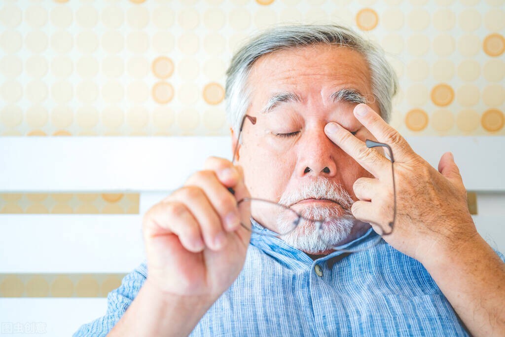 70岁后是年龄分水岭，身体出现这6种变化，多是衰老的正常现象