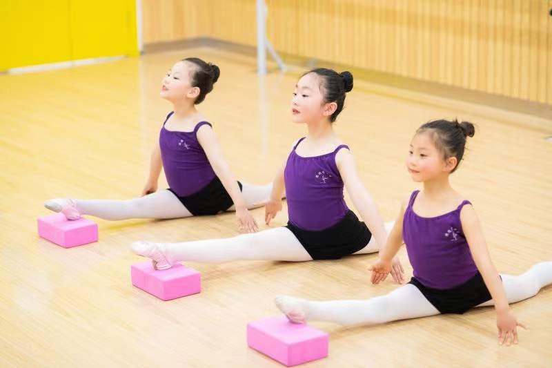 舞蹈老师教学严厉有多难得，别身在福中不知福了