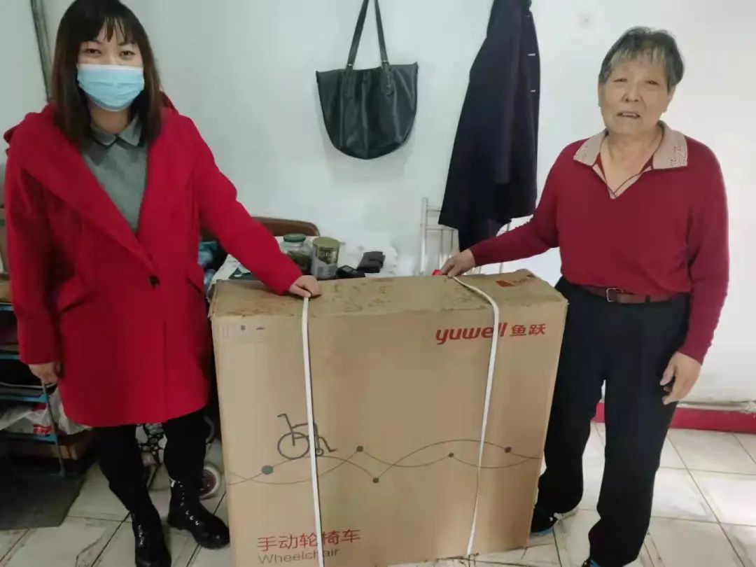 把关爱送进千家万户的心房——恒安社区党委书记王冠