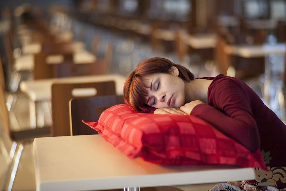 睡眠冷知识：叫醒一个梦游的人会很危险？不妨了解一下