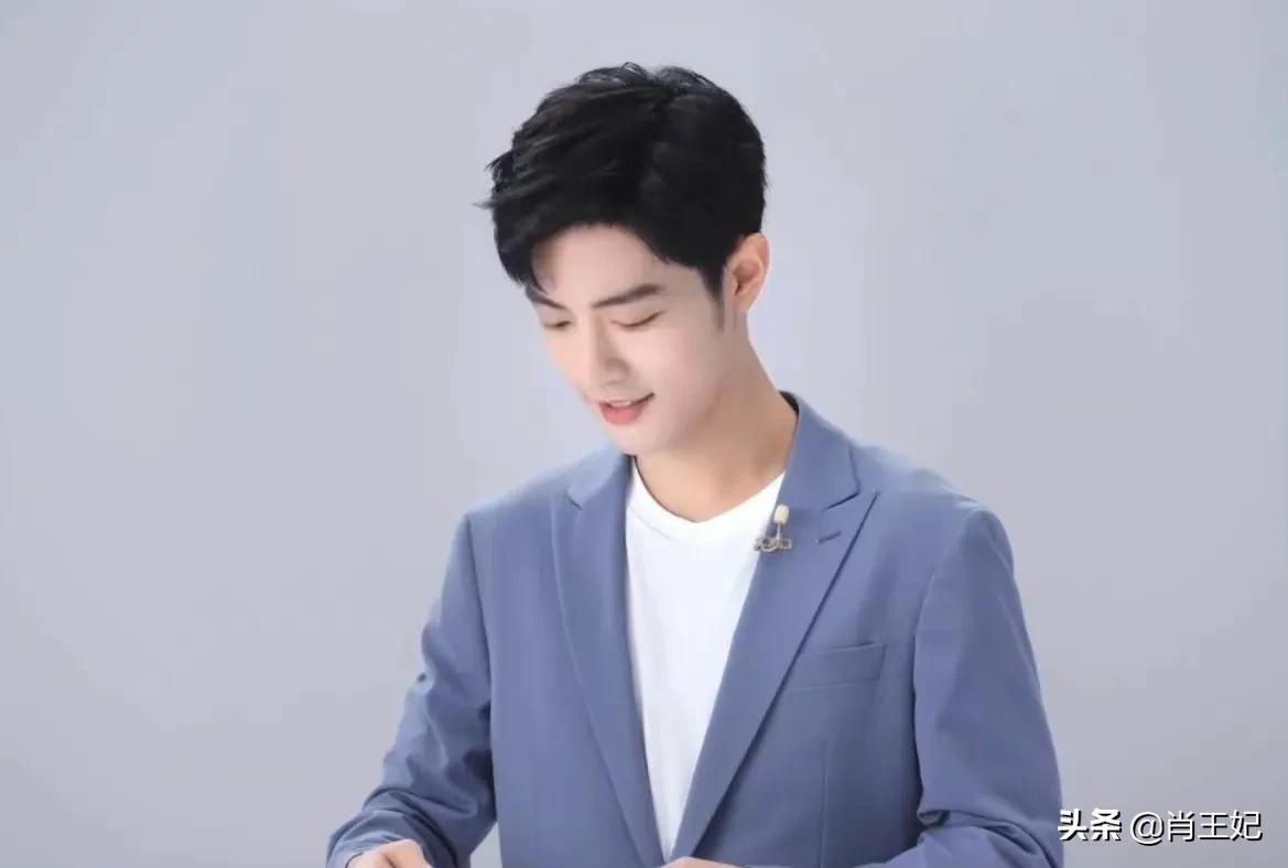 肖战他可真帅啊,帅到没边呀,这身材比例可太完美了