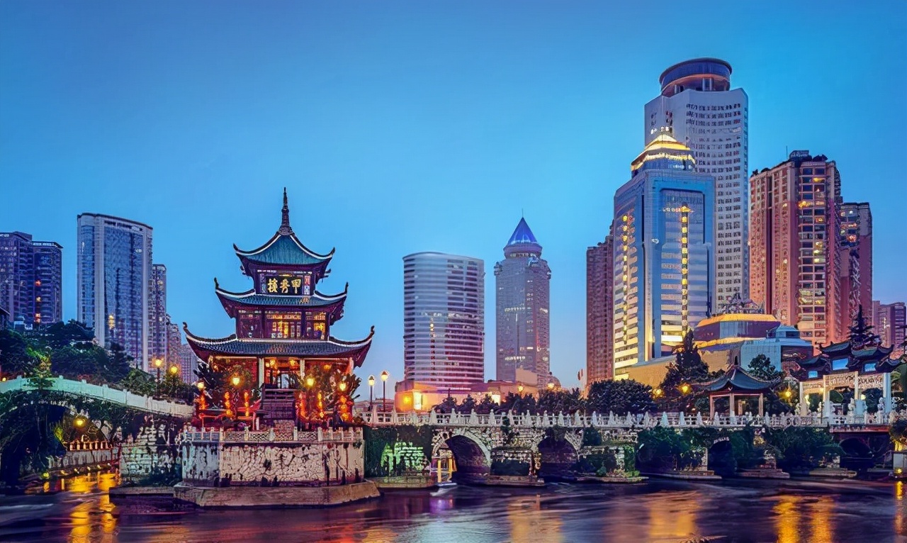 杨舒平：为拿绿卡背弃祖国，夸美国诋毁中国，如今在家啃老