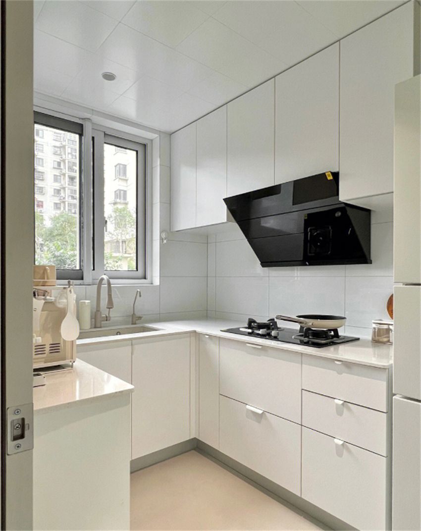 武汉女孩自装65㎡居室：全屋白色“家徒四壁”，网友：妈见打