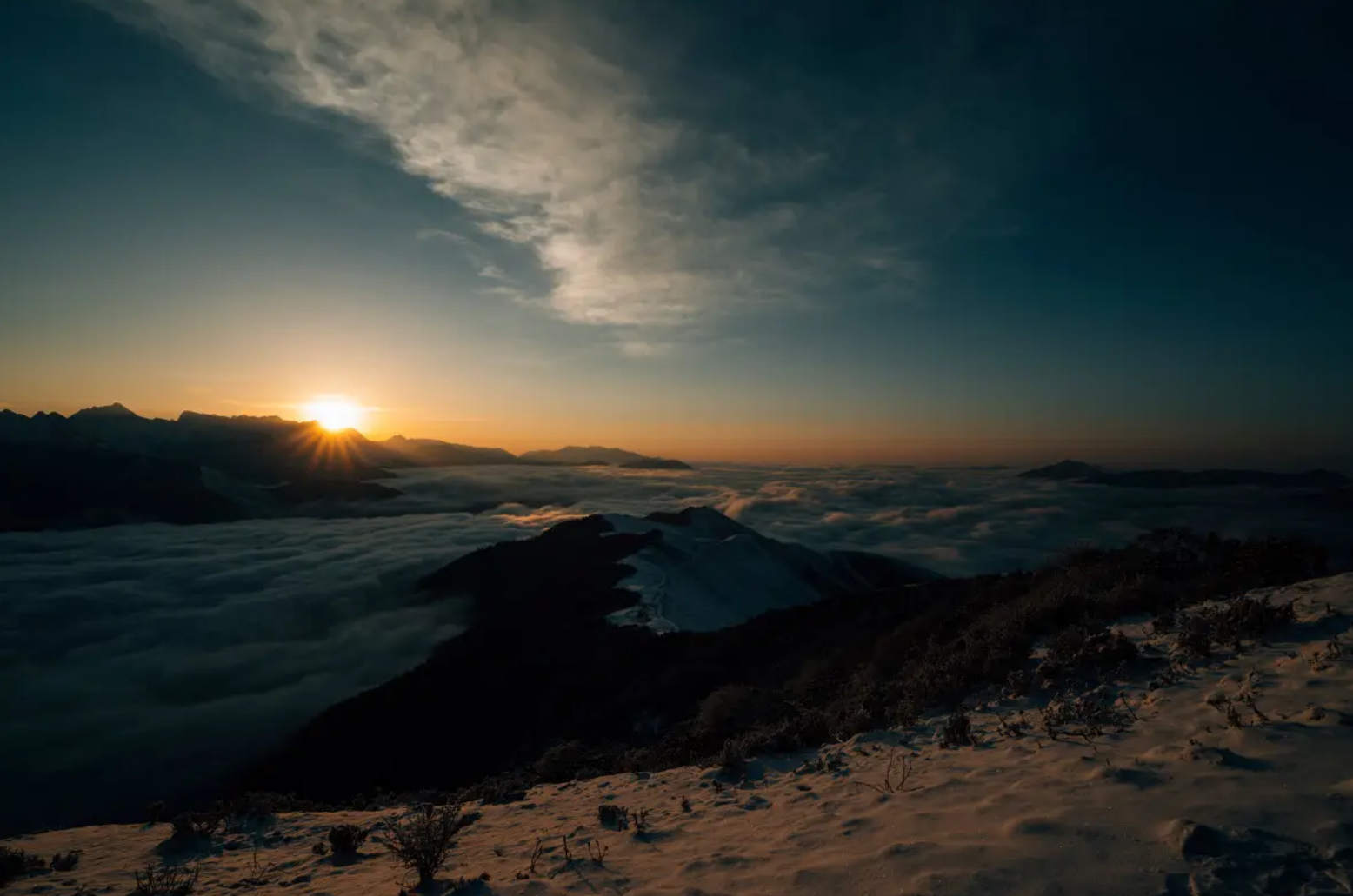 有哪些成都周边看星空云海的地方牛背山轿顶山西岭雪山鱼子西达瓦更扎