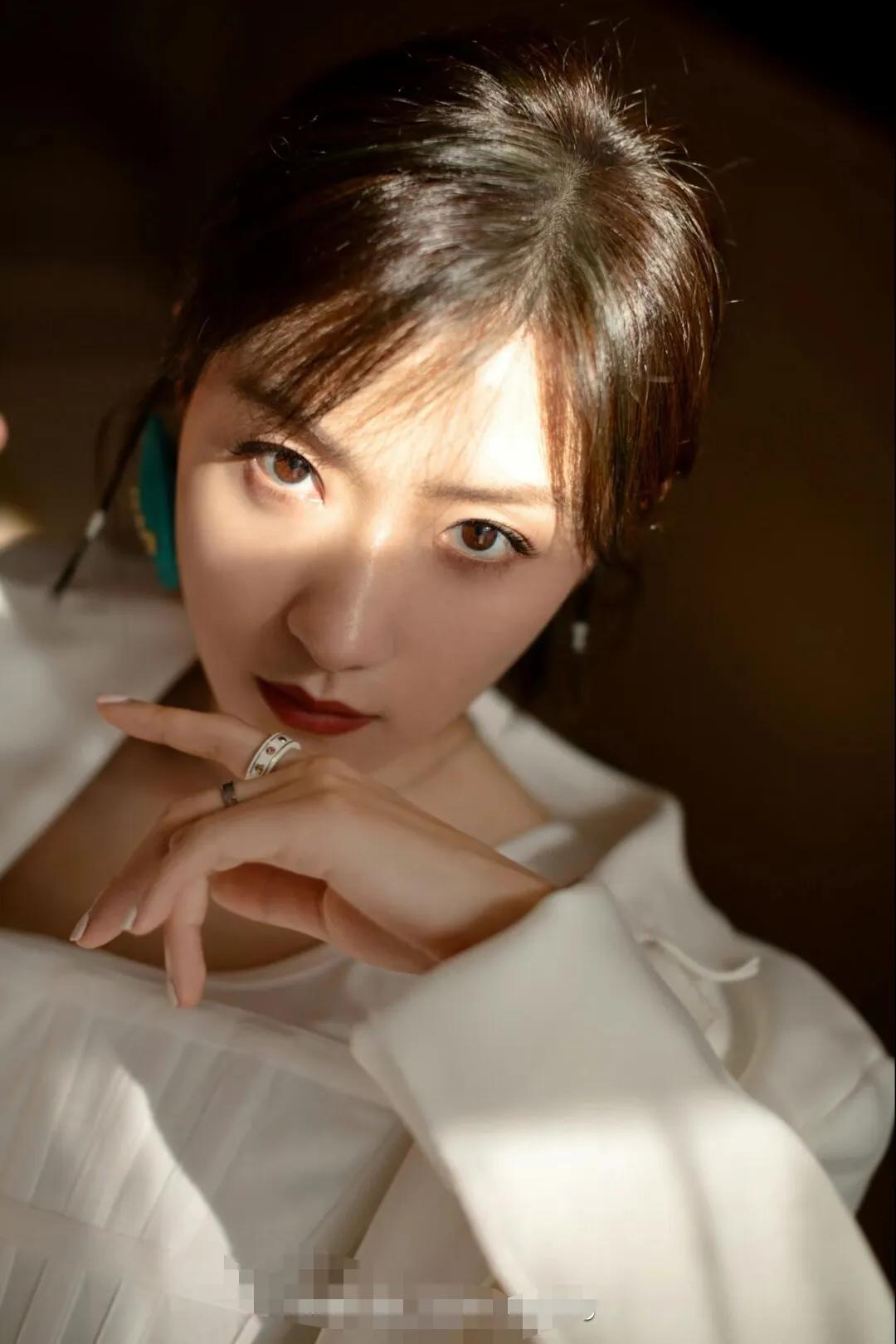 冷艳女神，万茜