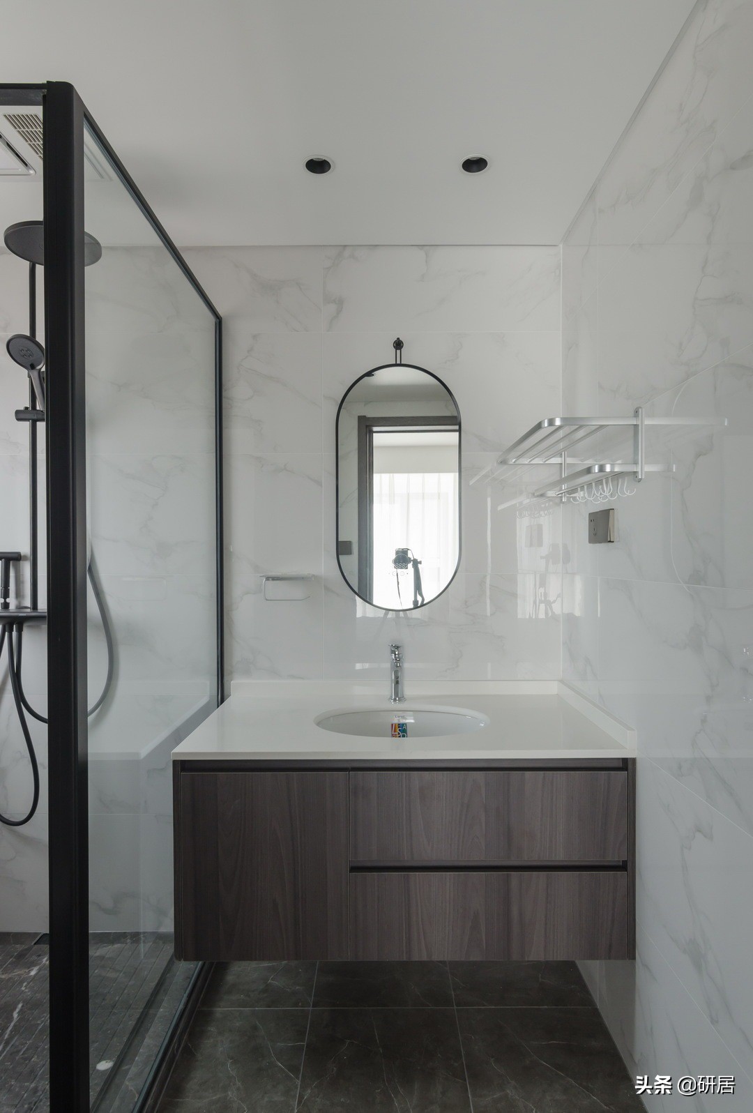 这对夫妻很理性，把家装成了简约风，没想到越是简单的装修越舒服