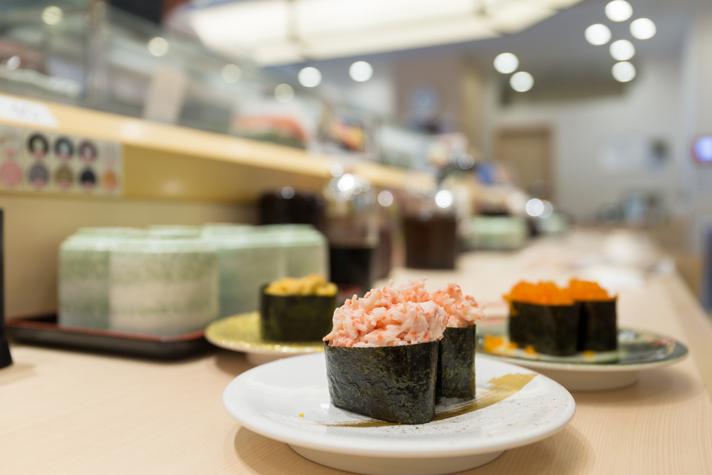 在正宗的回轉壽司店里用餐是種什么體驗？回轉壽司美食指南來了