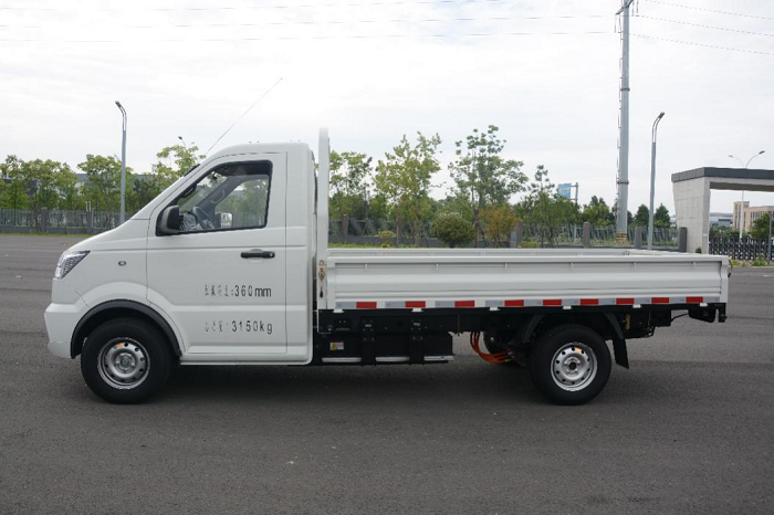 新吉奥新能源物流车亮相"汽车下乡"昆山车展