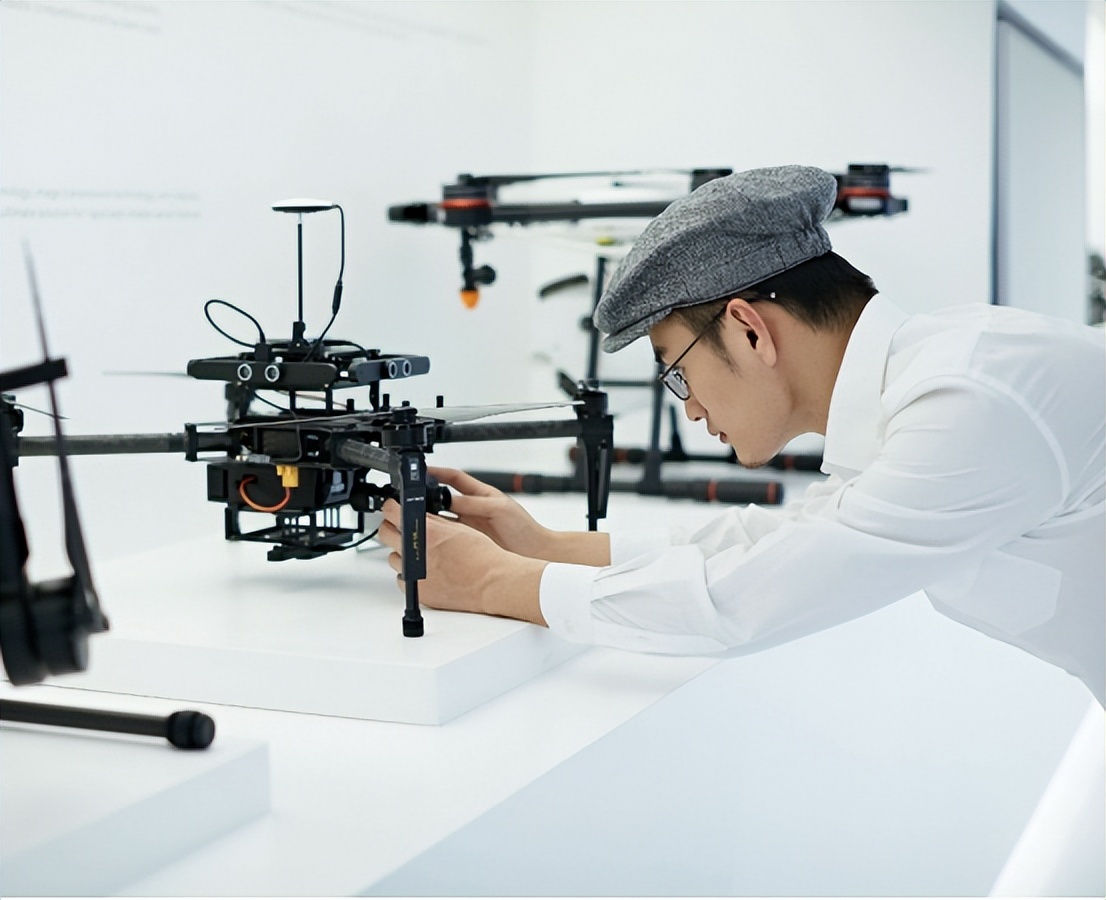 同样被美国制裁，大疆却敢反手涨价，市场份额一路冲上80%