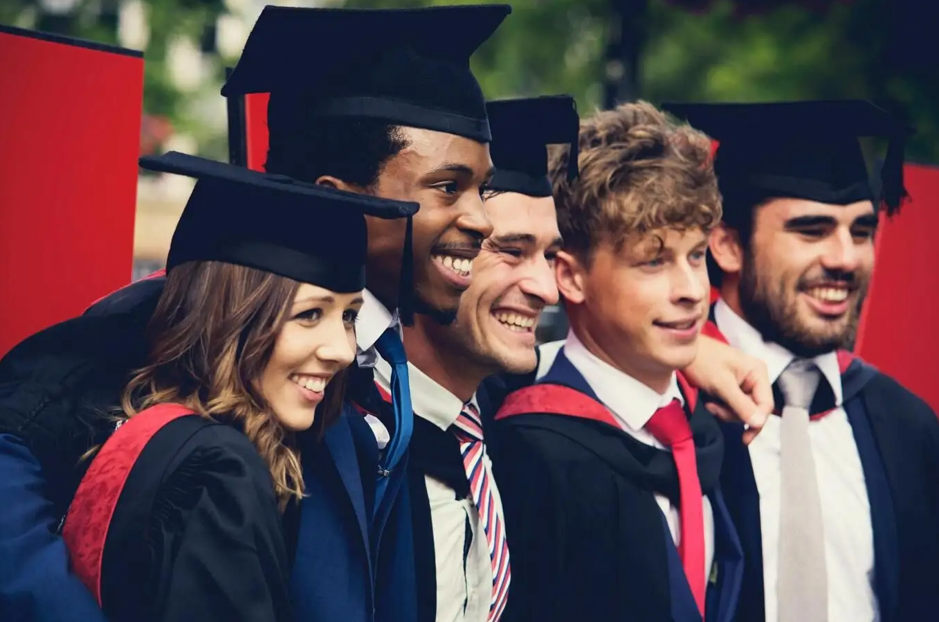 劳动力市场紧张,英国应届大学生年薪较去年高7%,跨境电商早报 - 我的