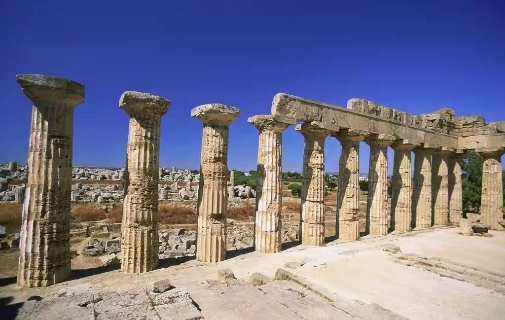 一个小姐的故事图片 _飞翔号