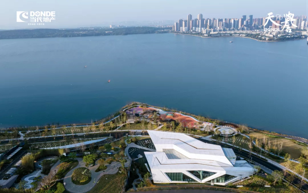 一线270°临湖观景，武汉健康科技住宅的“天花板”