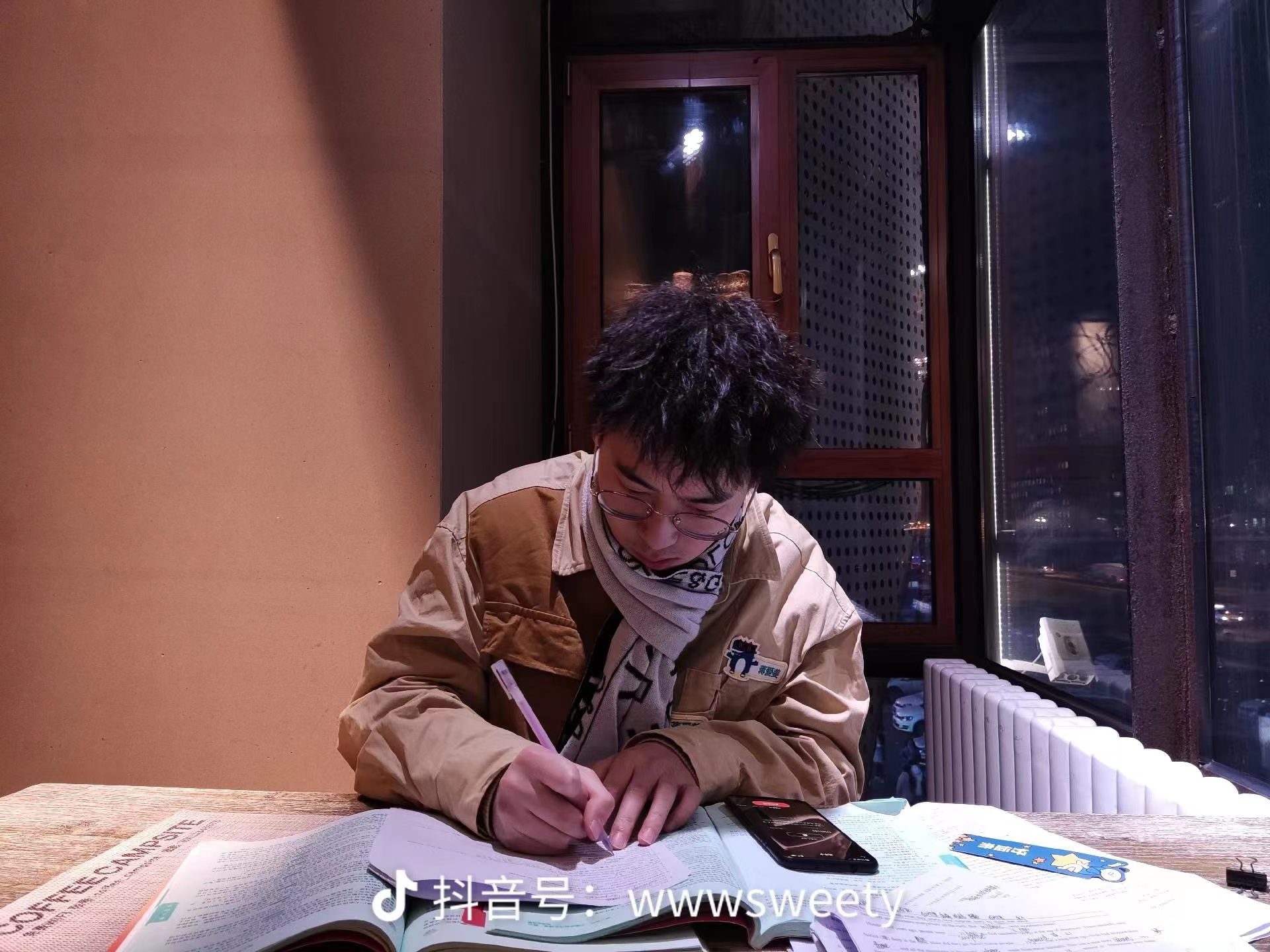 河南聋哑男孩考研393分，听障女友发布视频庆祝却遭攻击