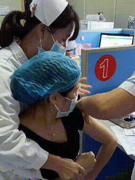 爸，你旁边的叔叔好帅，爸爸：这是你妈，网友当场笑喷了，哈哈哈