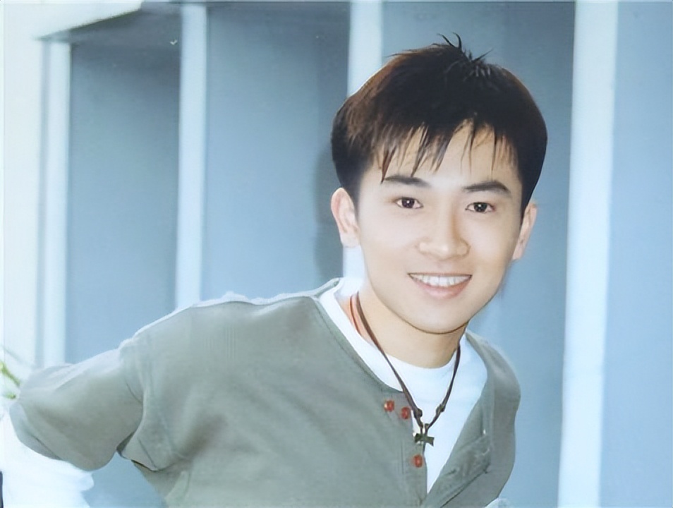 娃娃脸只服这10位明星！有人30岁还能演高中生，个个清纯可人