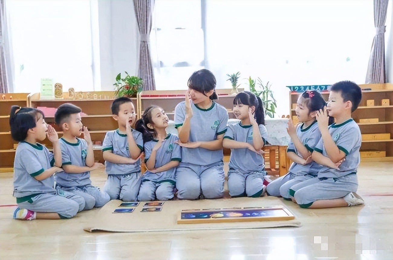 2022年女孩子比较适合读的专业