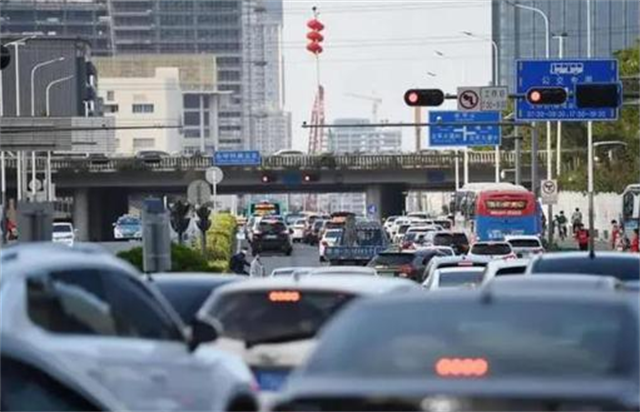 考上大学不去上，拿着3元闯深圳，收破烂年赚400万元，他咋干的？