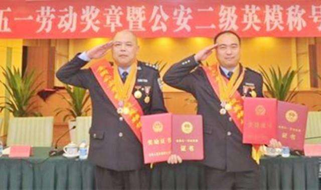 2012年击毙周克华始末，事后两名警察回忆：根本来不及去想怕不怕